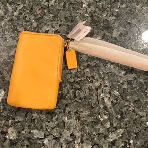 NWT Coach Phone/Wallet Sooooooo Stylish!